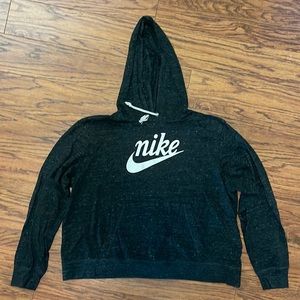 Women’s lightweight Nike hooded pullover w/front pocket. Size 1X (fits like L).